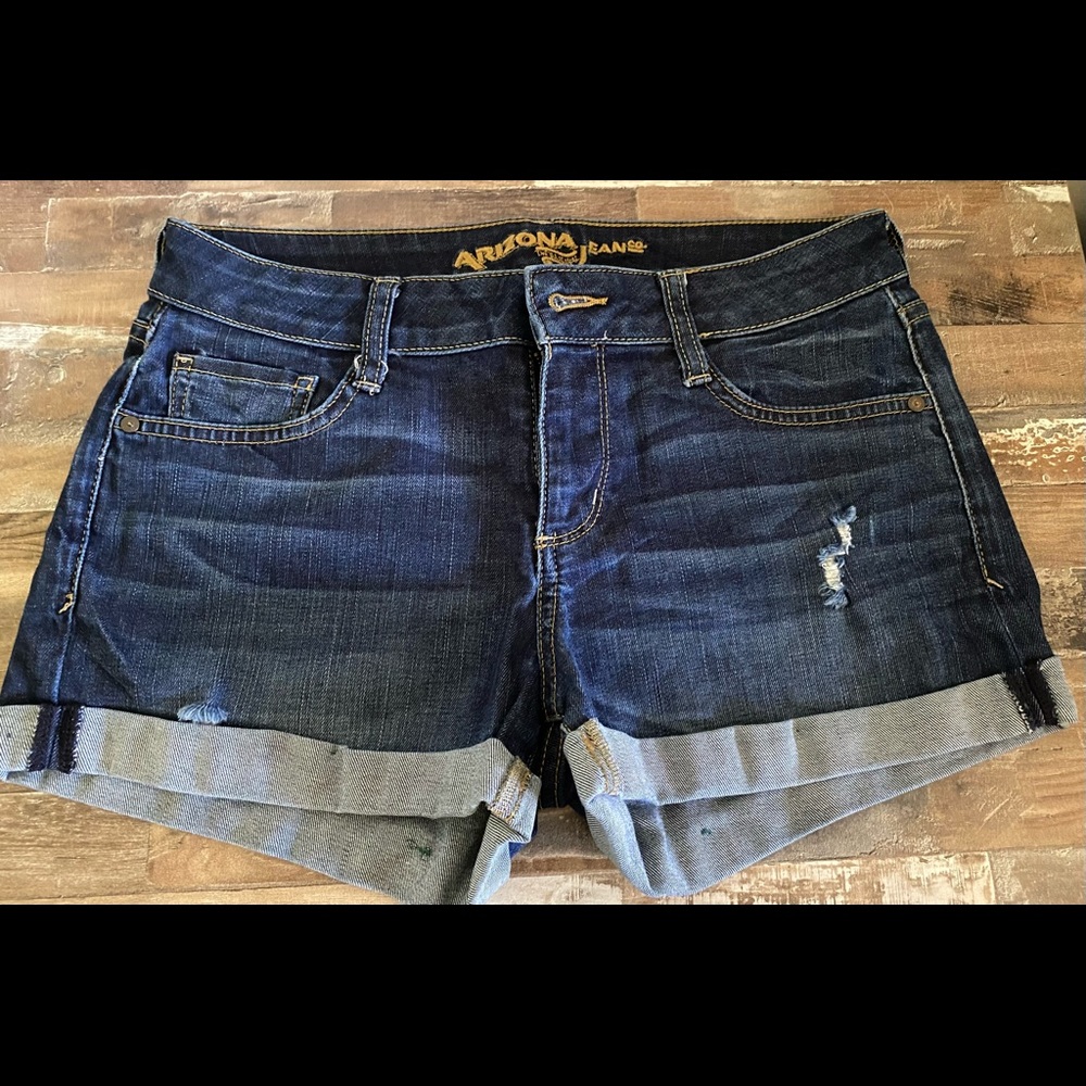 Arizona Size 7 Shorts, Excellent Condition